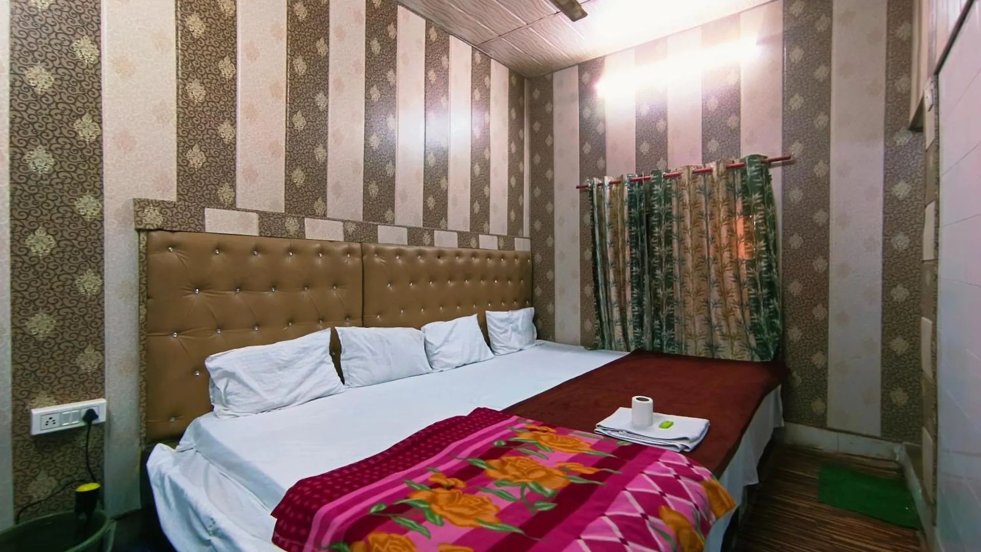 Гостевой дом Hotel India Inn Walking Distance From Taj Mahal-- Rooftop Taj Mahal View Агра