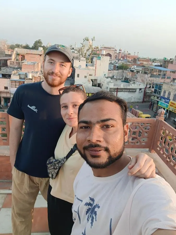 Hotel India Inn Walking Distance From Taj Mahal-- Rooftop Taj Mahal View Agra  Affittacamere