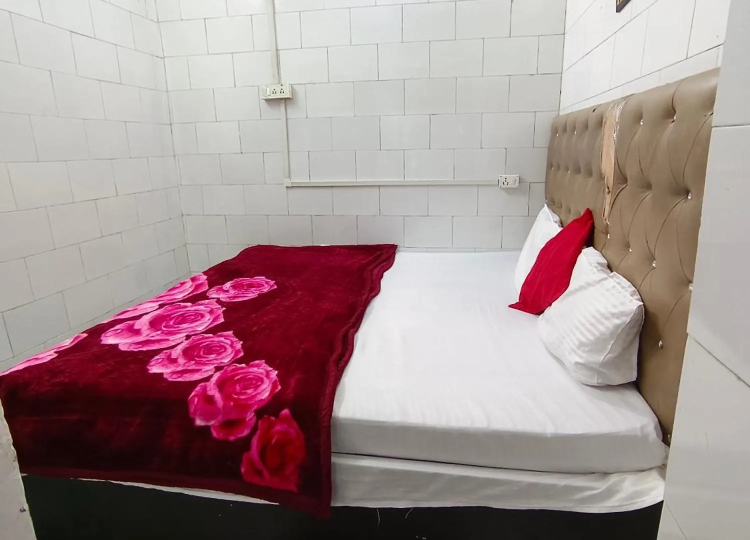Hotel India Inn Walking Distance From Taj Mahal-- Rooftop Taj Mahal View Agra  Gasthof Agra (Uttar Pradesh)