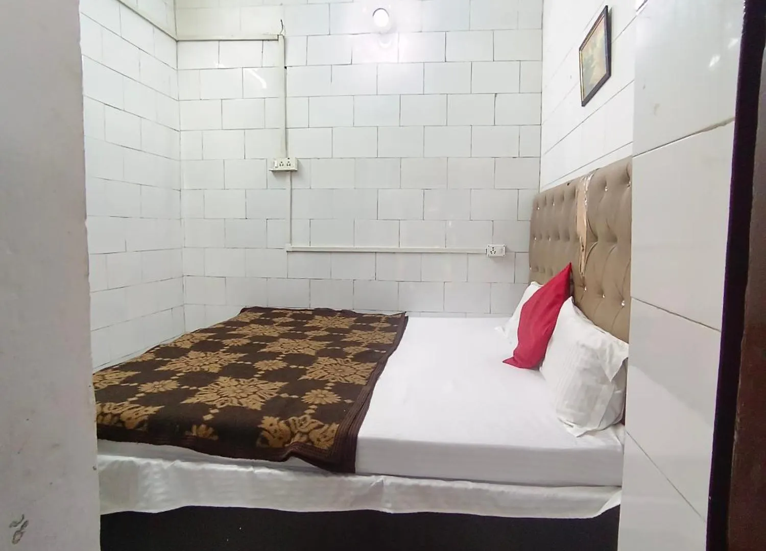 Hotel India Inn Walking Distance From Taj Mahal-- Rooftop Taj Mahal View Agra  Indien