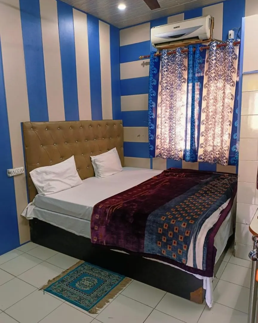 Hotel India Inn Walking Distance From Taj Mahal-- Rooftop Taj Mahal View Agra  Indien
