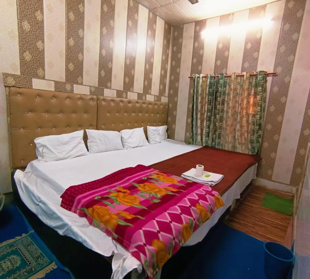 Hotel India Inn Walking Distance From Taj Mahal-- Rooftop Taj Mahal View Agra  0*, Agra (Uttar Pradesh)